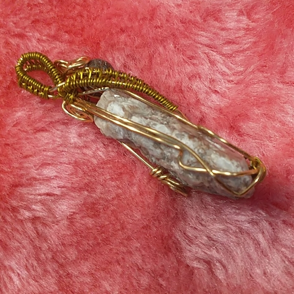 NWT Beautiful Wire Wrapped Crystal Rock Pendant - Picture 4 of 7